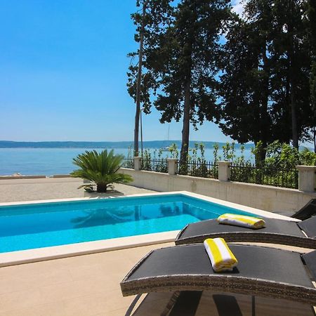 Villa Beachfront Sea Palace Каштела Екстер'єр фото