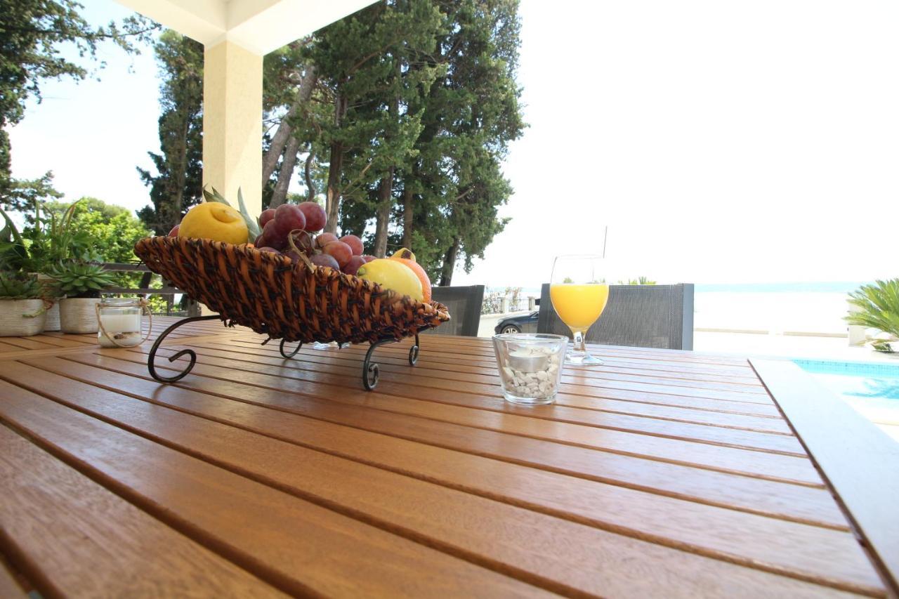 Villa Beachfront Sea Palace Каштела Екстер'єр фото