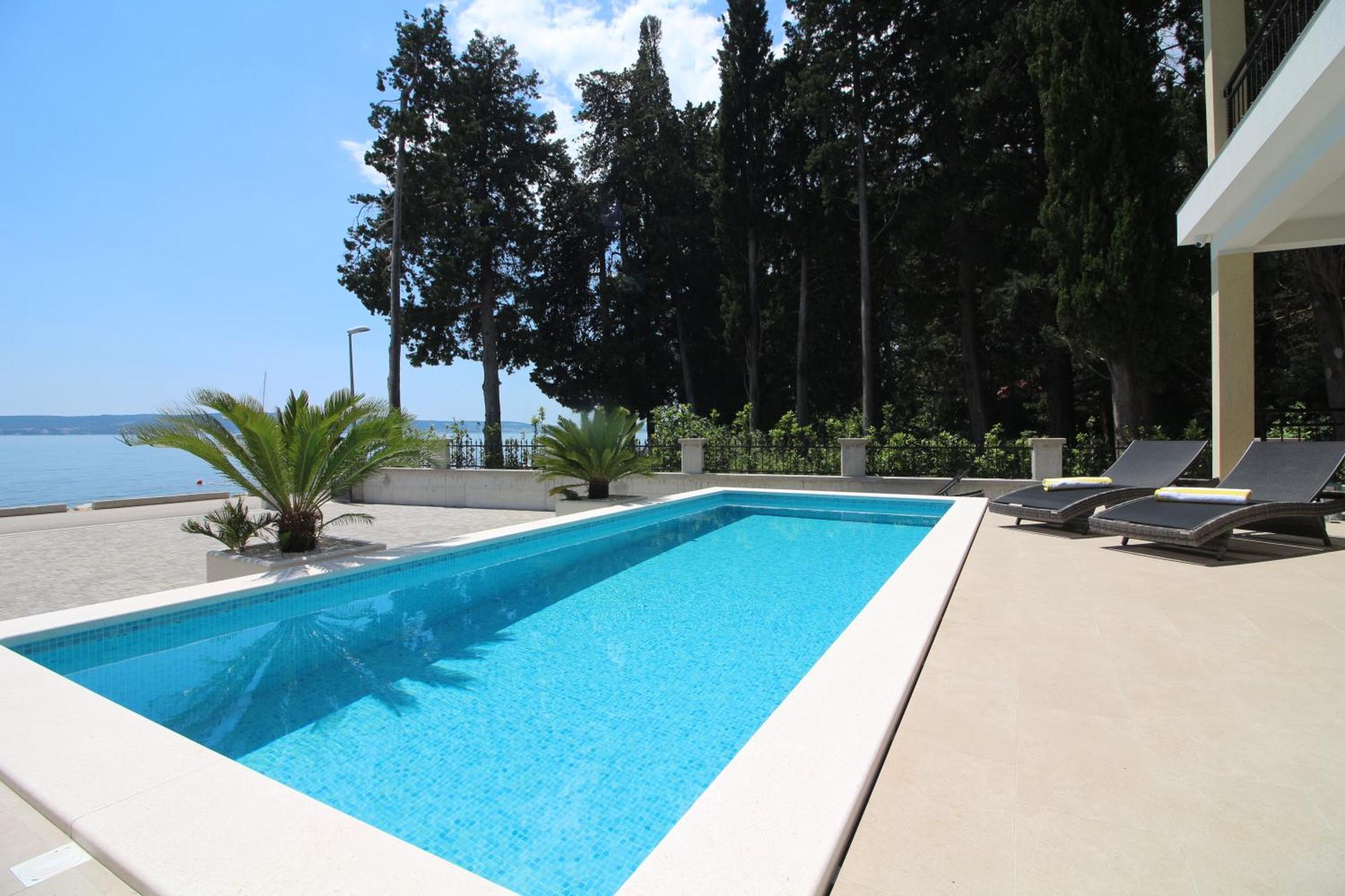 Villa Beachfront Sea Palace Каштела Екстер'єр фото
