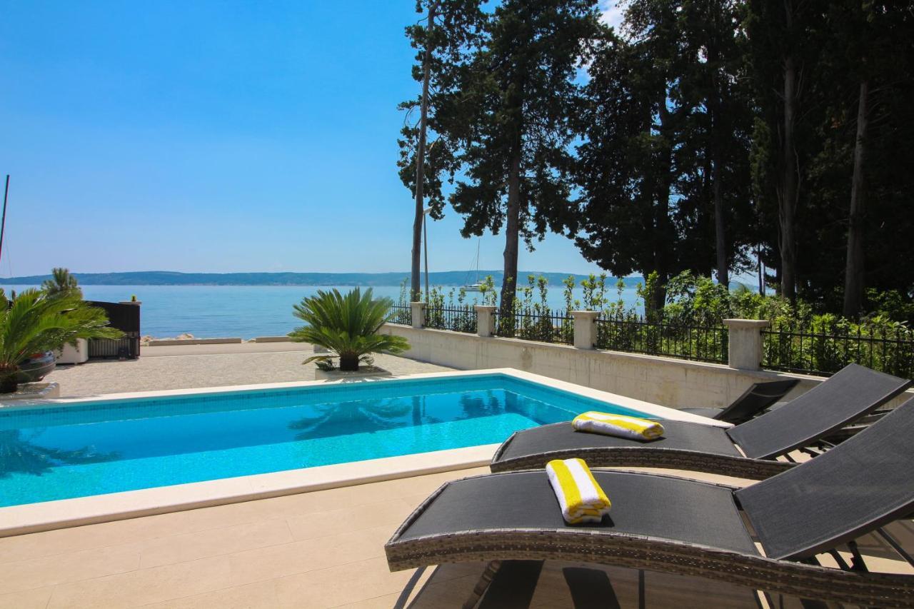 Villa Beachfront Sea Palace Каштела Екстер'єр фото