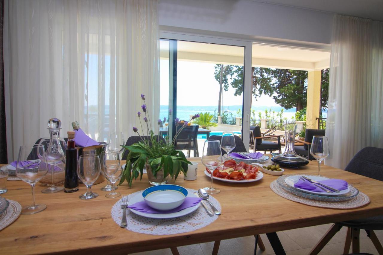 Villa Beachfront Sea Palace Каштела Екстер'єр фото
