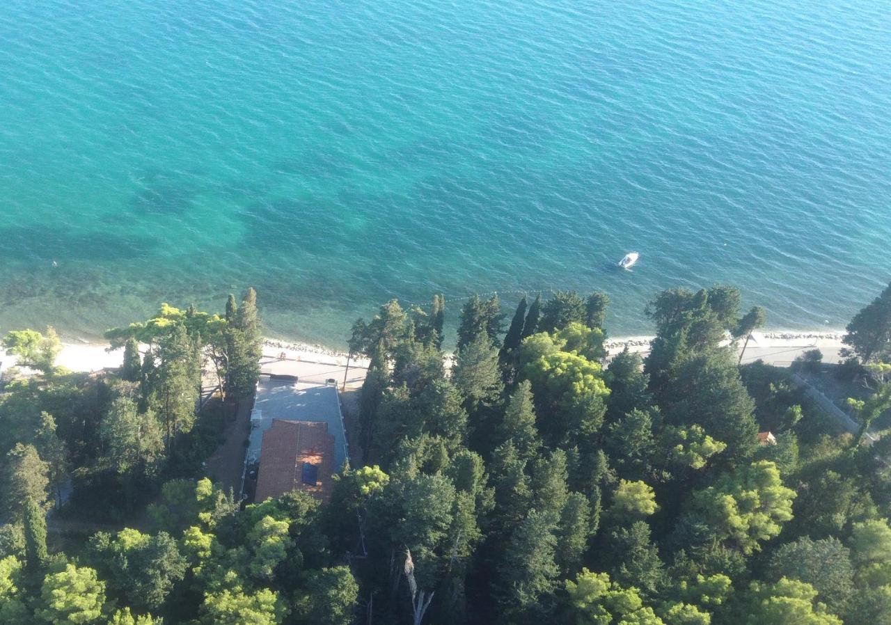 Villa Beachfront Sea Palace Каштела Екстер'єр фото